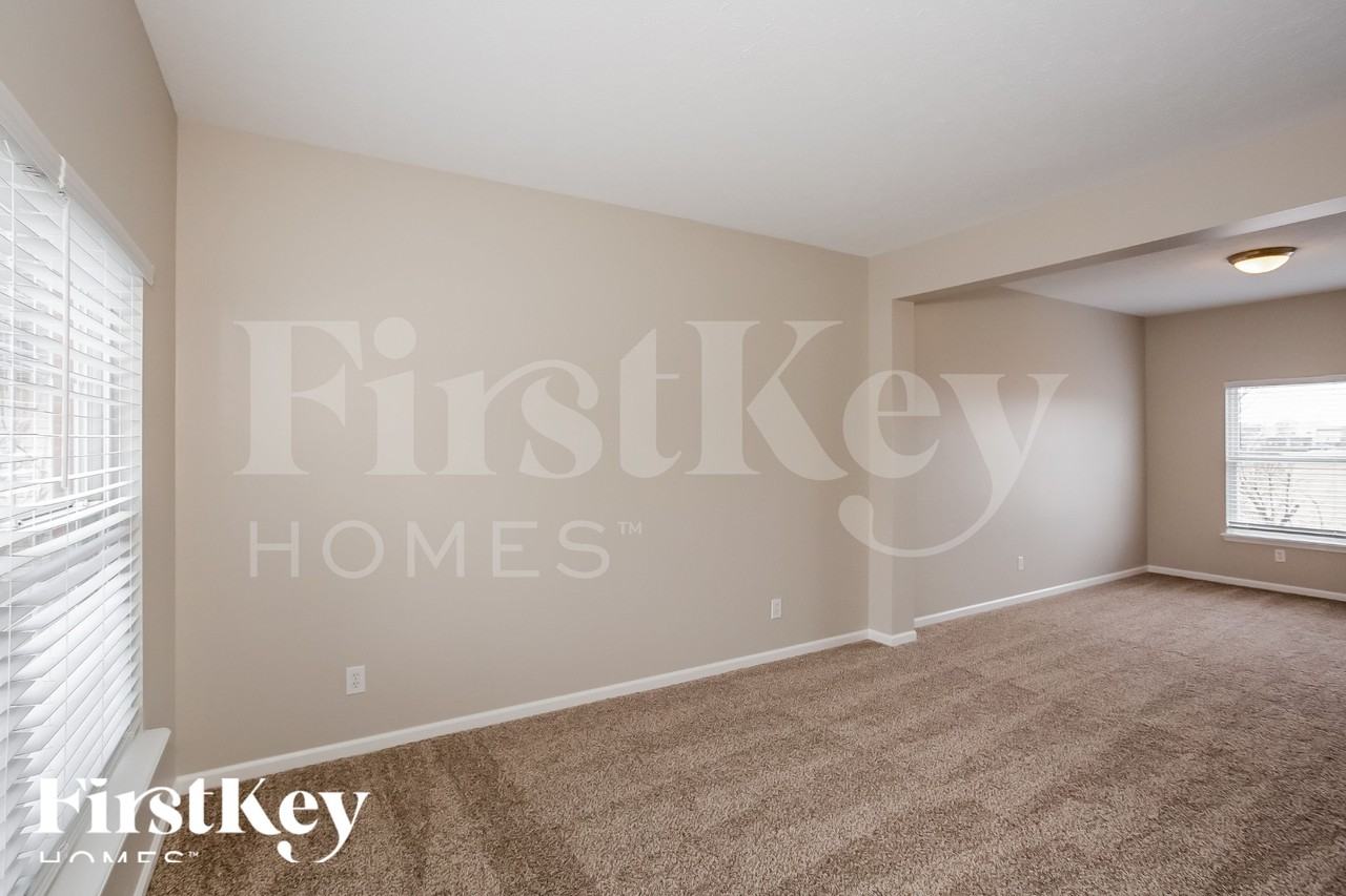 13947 Royalwood Dr - Photo 5 of 18