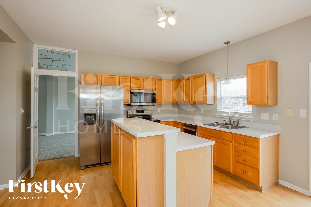 13947 Royalwood Dr - Photo 7 of 18