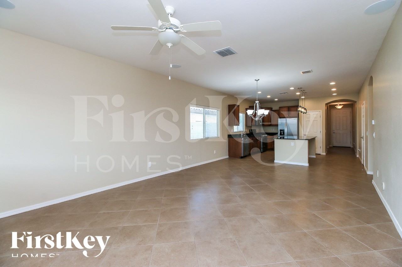 625 W Mangrove Rd - Photo 4 of 18