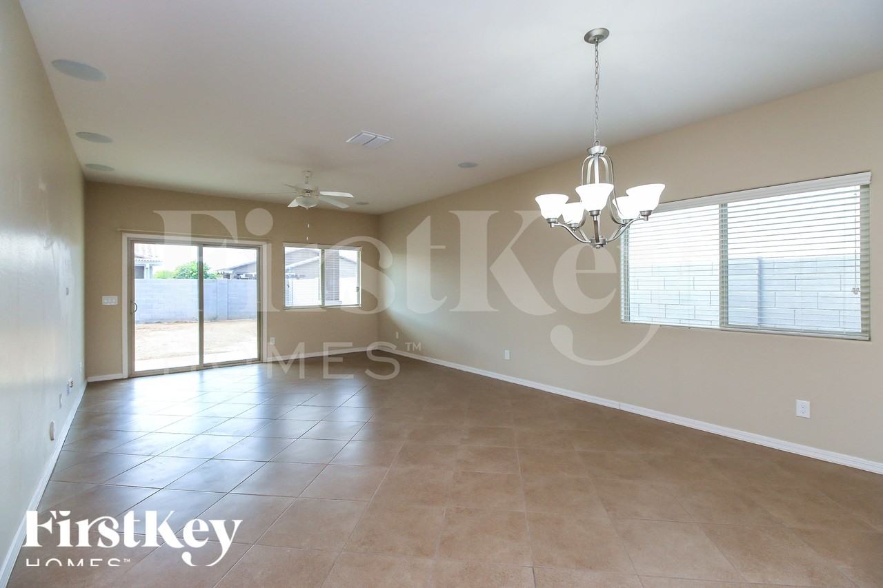 625 W Mangrove Rd - Photo 5 of 18