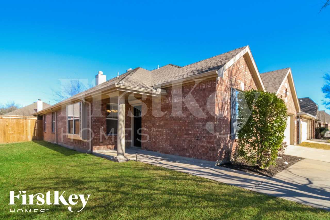 2341 Aurora Dr - Photo 2 of 18