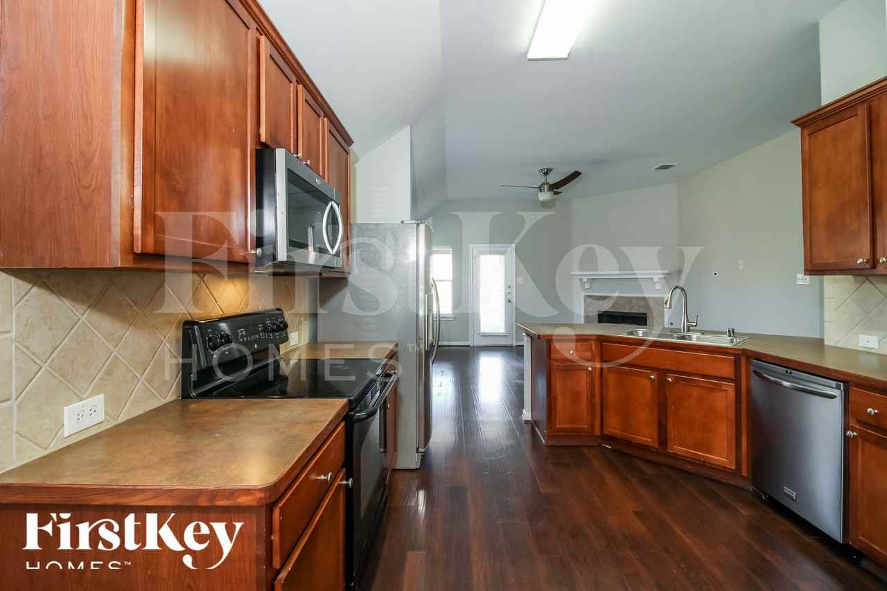 2341 Aurora Dr - Photo 7 of 18