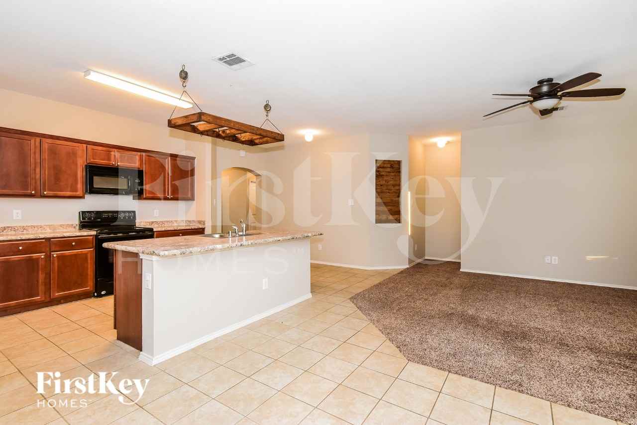 513 Azalea Dr - Photo 5 of 19