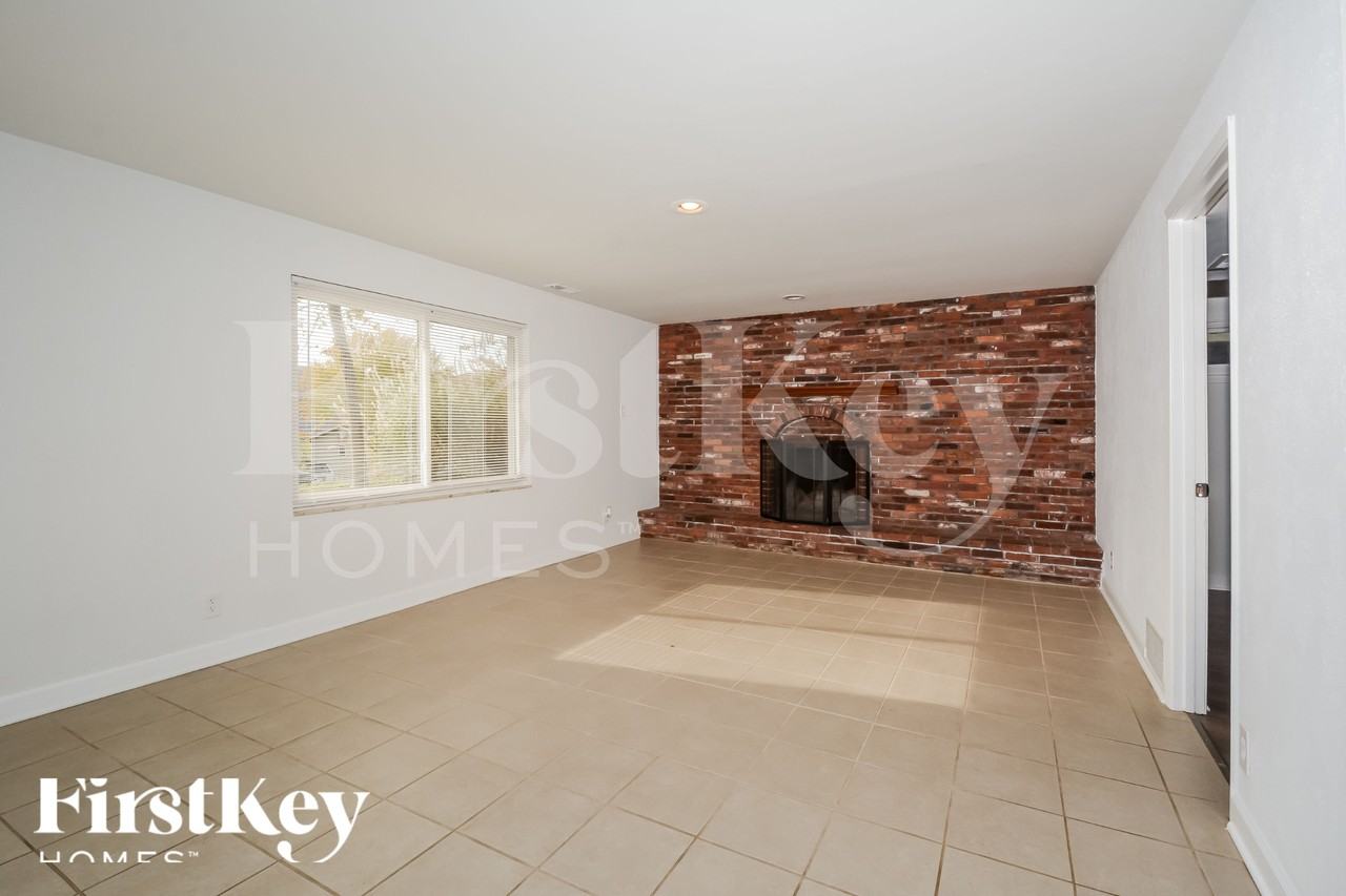 1865 Waybridge Ln - Photo 2 of 18