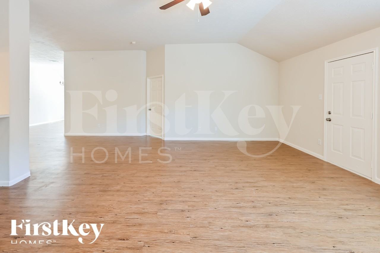 2506 Fox Water Dr - Photo 2 of 18