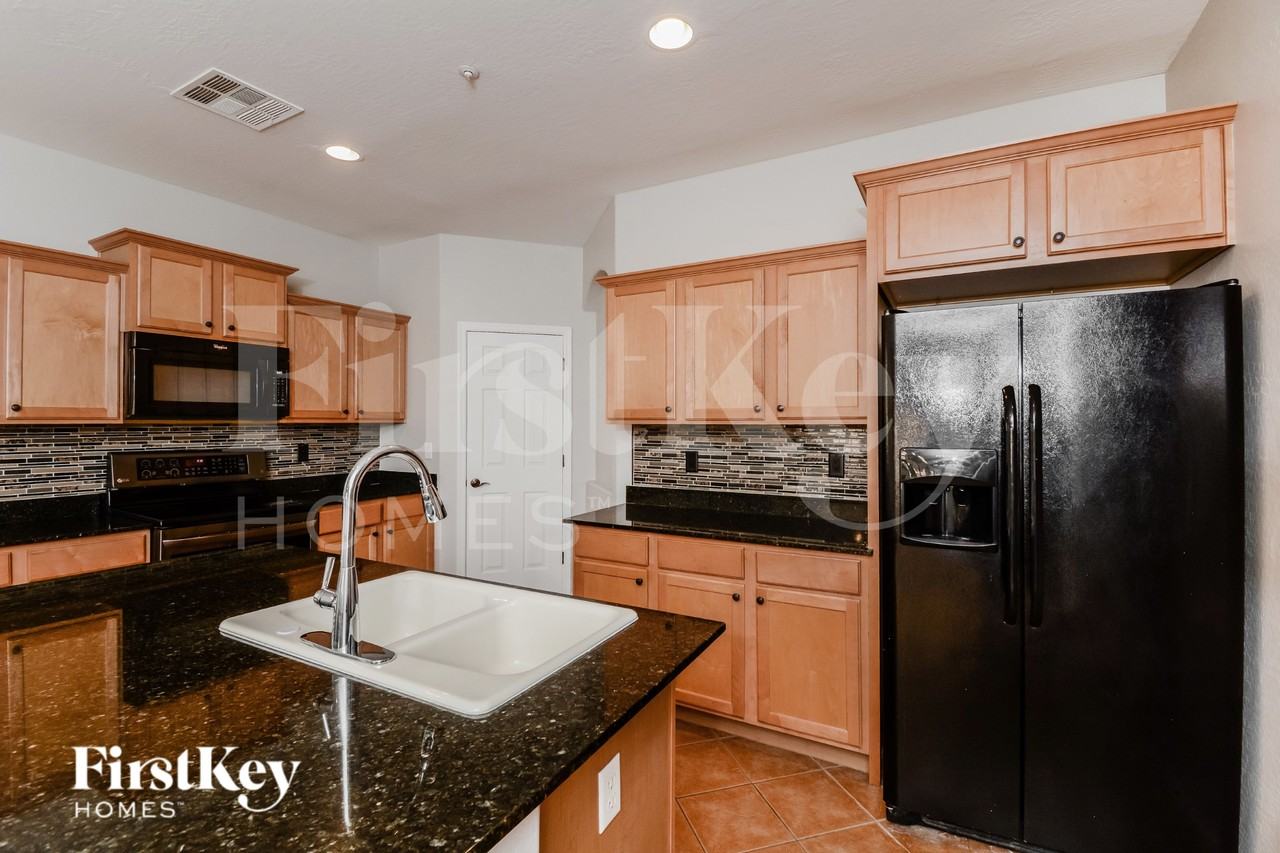 18505 W Verdin Rd - Photo 7 of 20