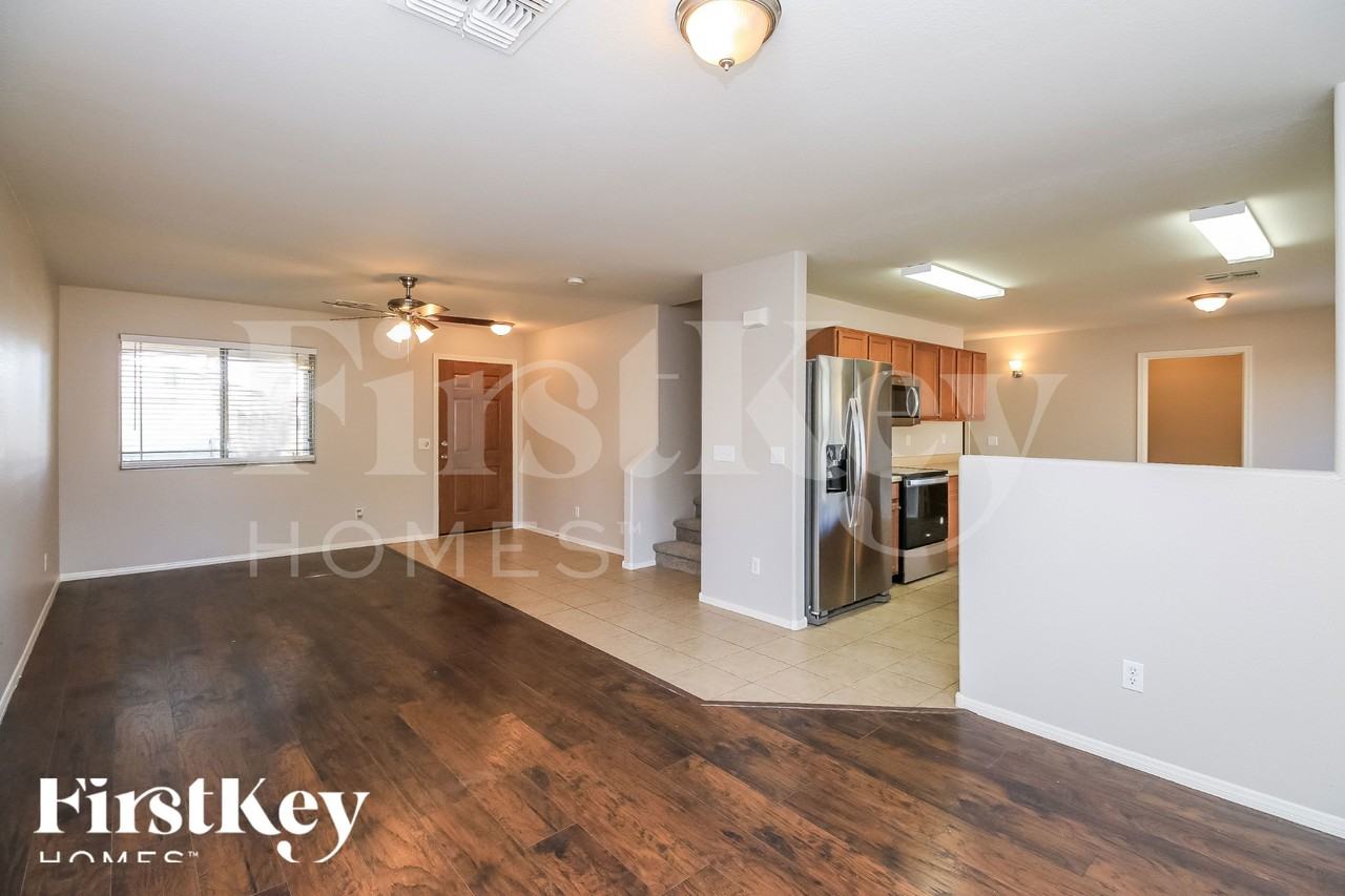 1858 E Omega Dr - Photo 2 of 15