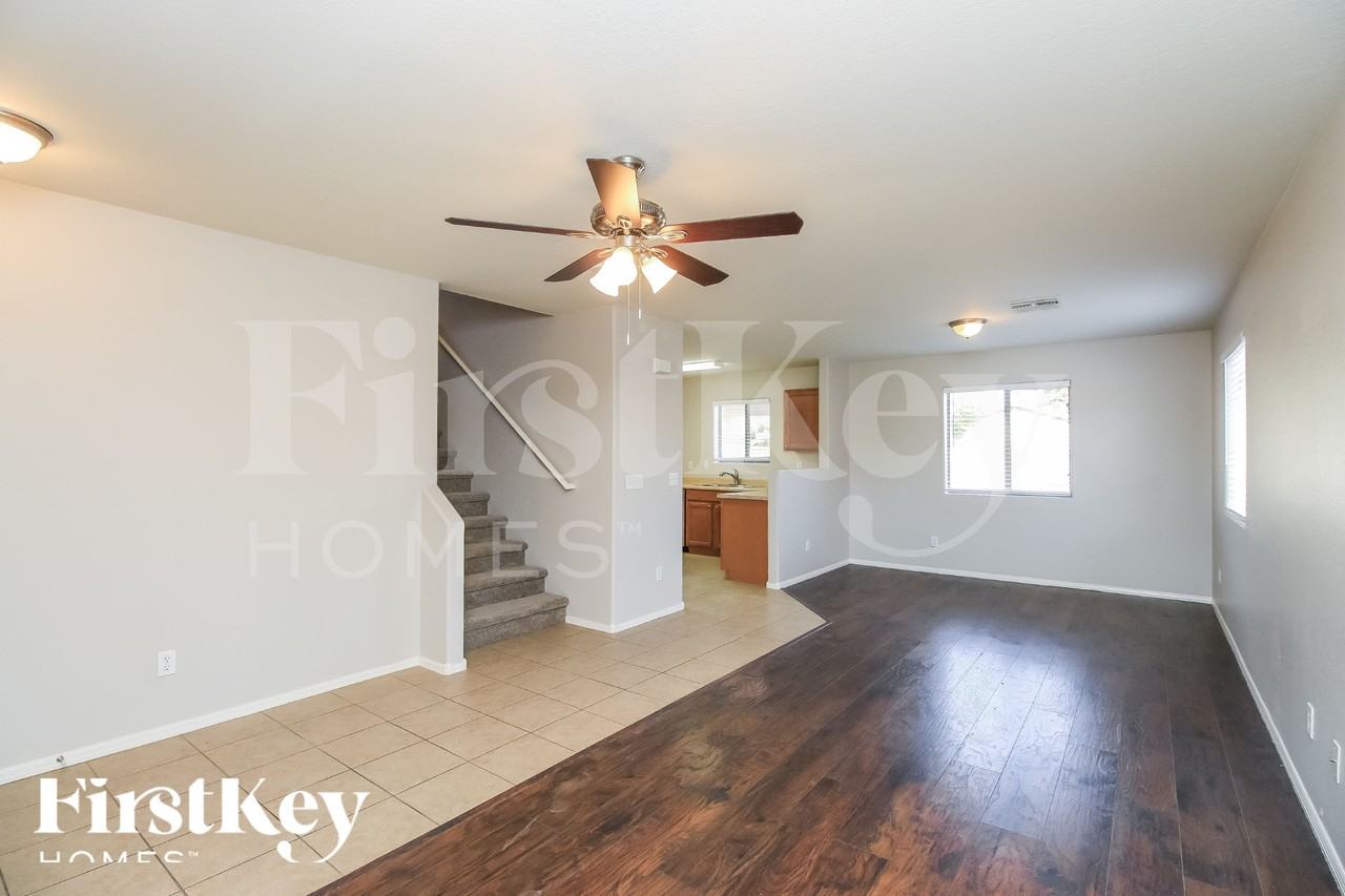 1858 E Omega Dr - Photo 3 of 15