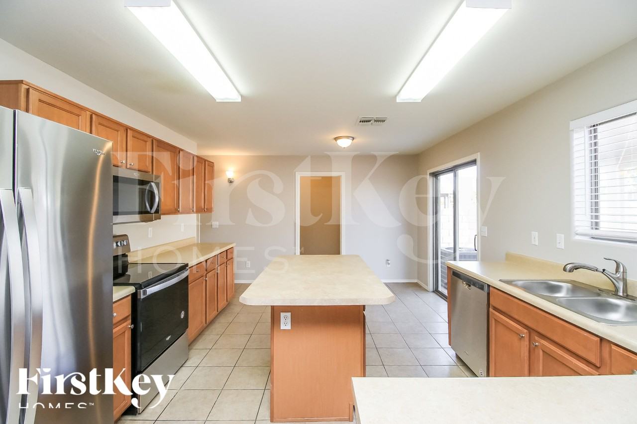 1858 E Omega Dr - Photo 4 of 15