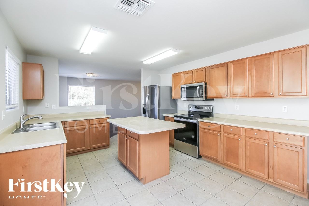 1858 E Omega Dr - Photo 5 of 15