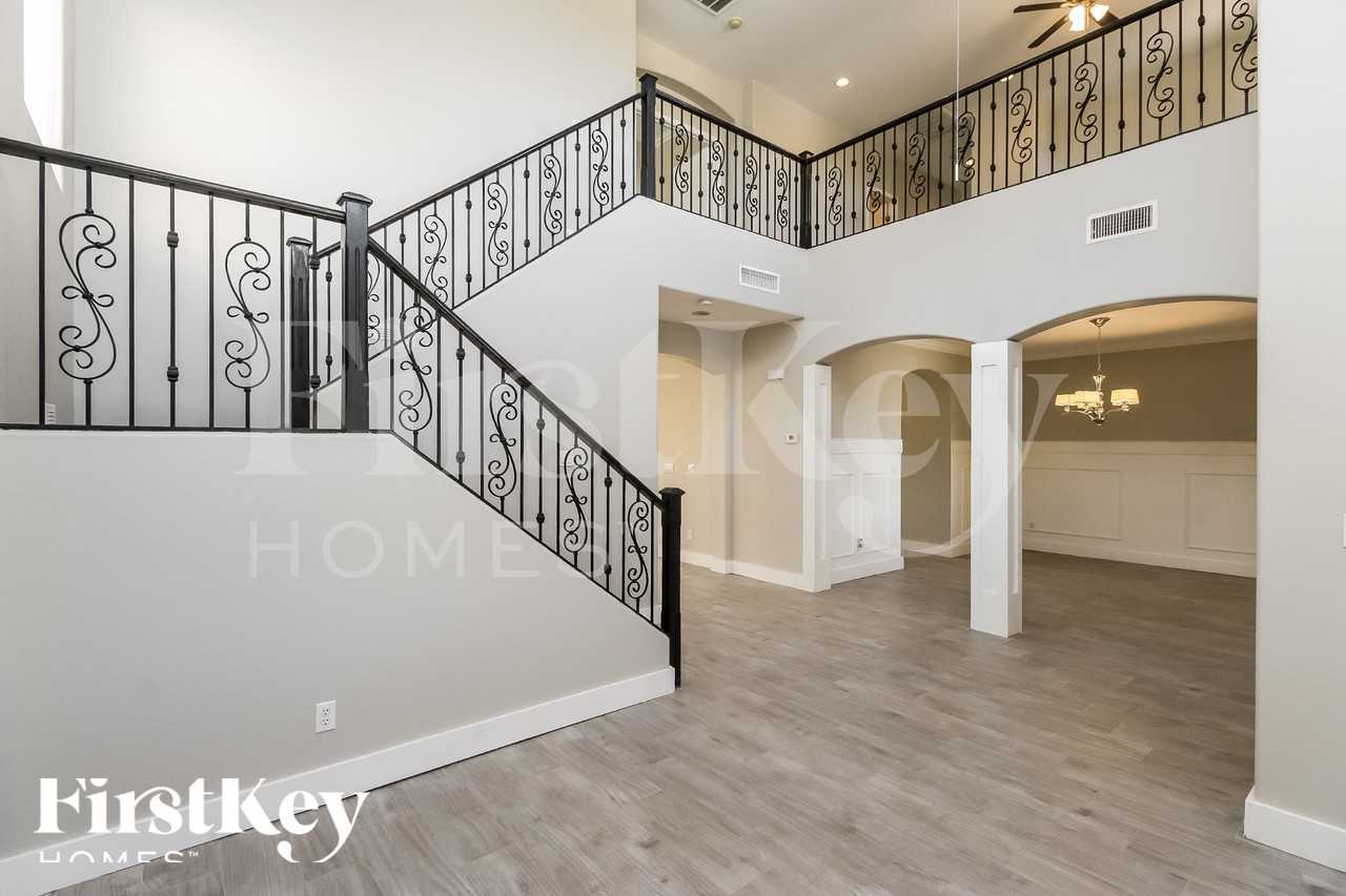 837 E Cierra Cir - Photo 2 of 15