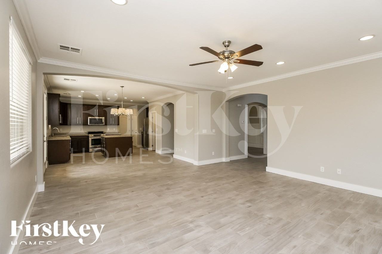 837 E Cierra Cir - Photo 4 of 15