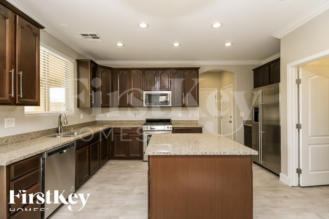 837 E Cierra Cir - Photo 6 of 15