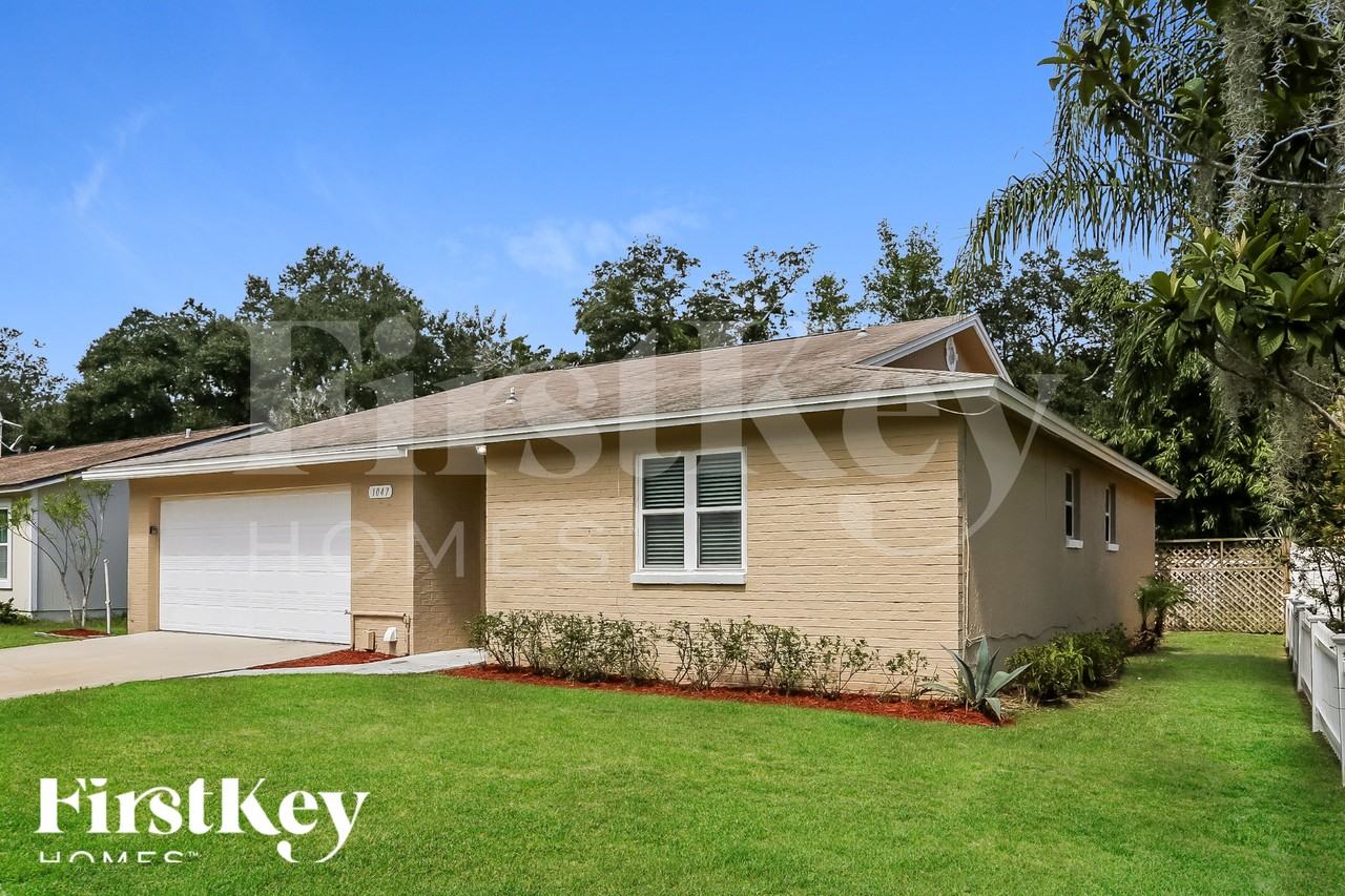 1047 Cove Landing Dr - Photo 2 of 15