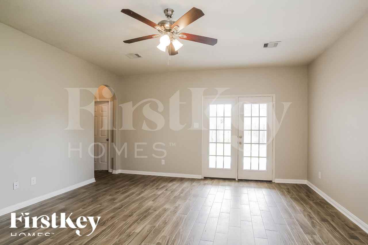 5623 That Way - Photo 3 of 18