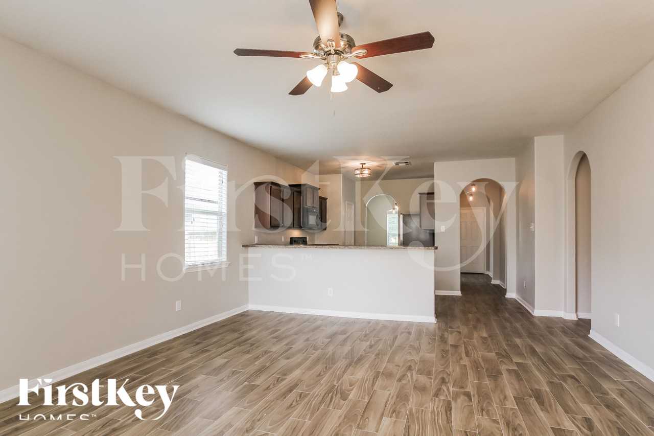 5623 That Way - Photo 5 of 18