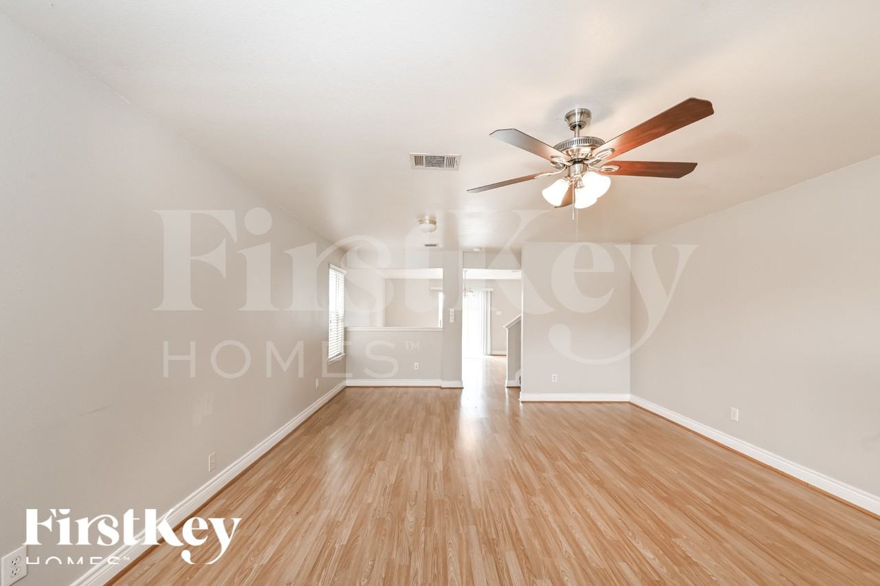 22811 Precious Pl - Photo 4 of 18