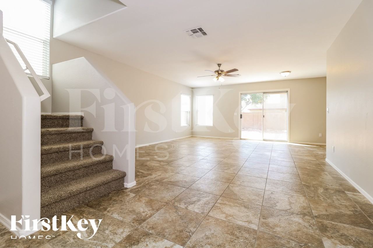 11919 W Scotts Dr - Photo 3 of 18
