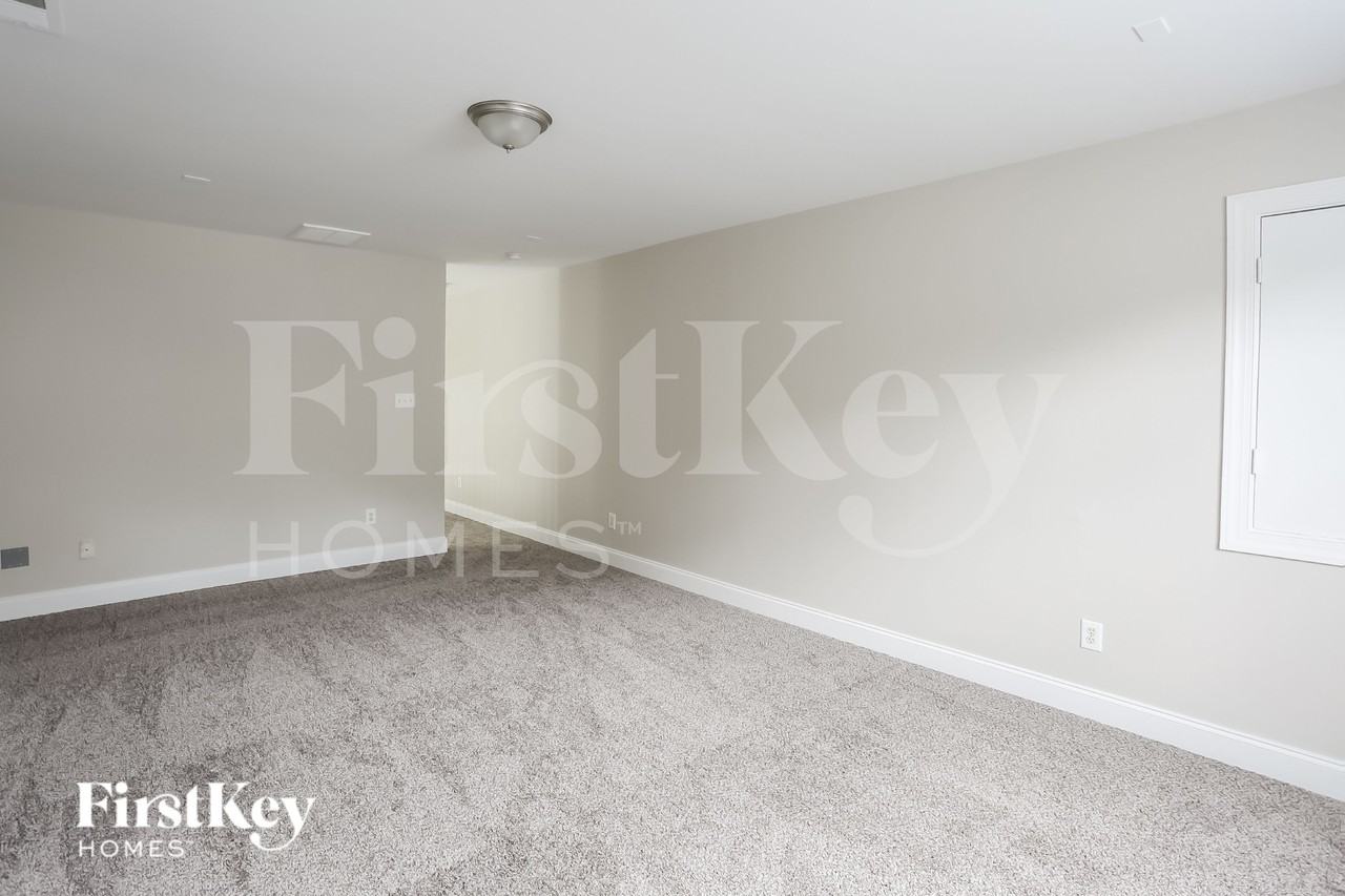 9427 Golden Pond Dr - Photo 4 of 18