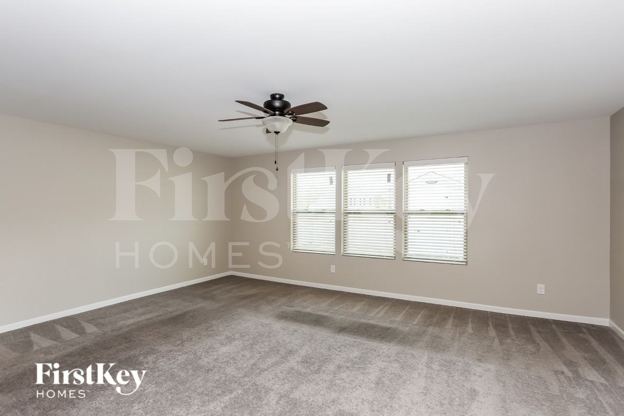 8184 Thornton St - Photo 5 of 19