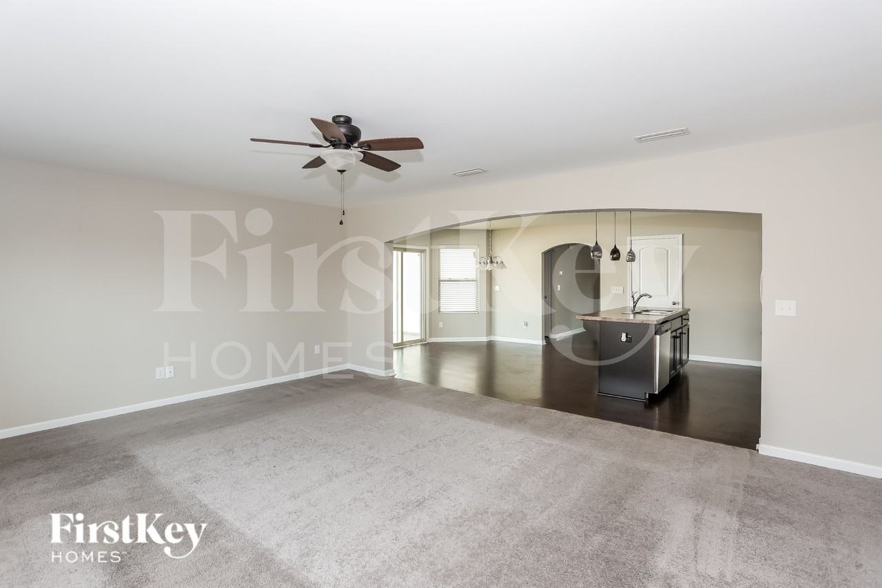 8184 Thornton St - Photo 7 of 19