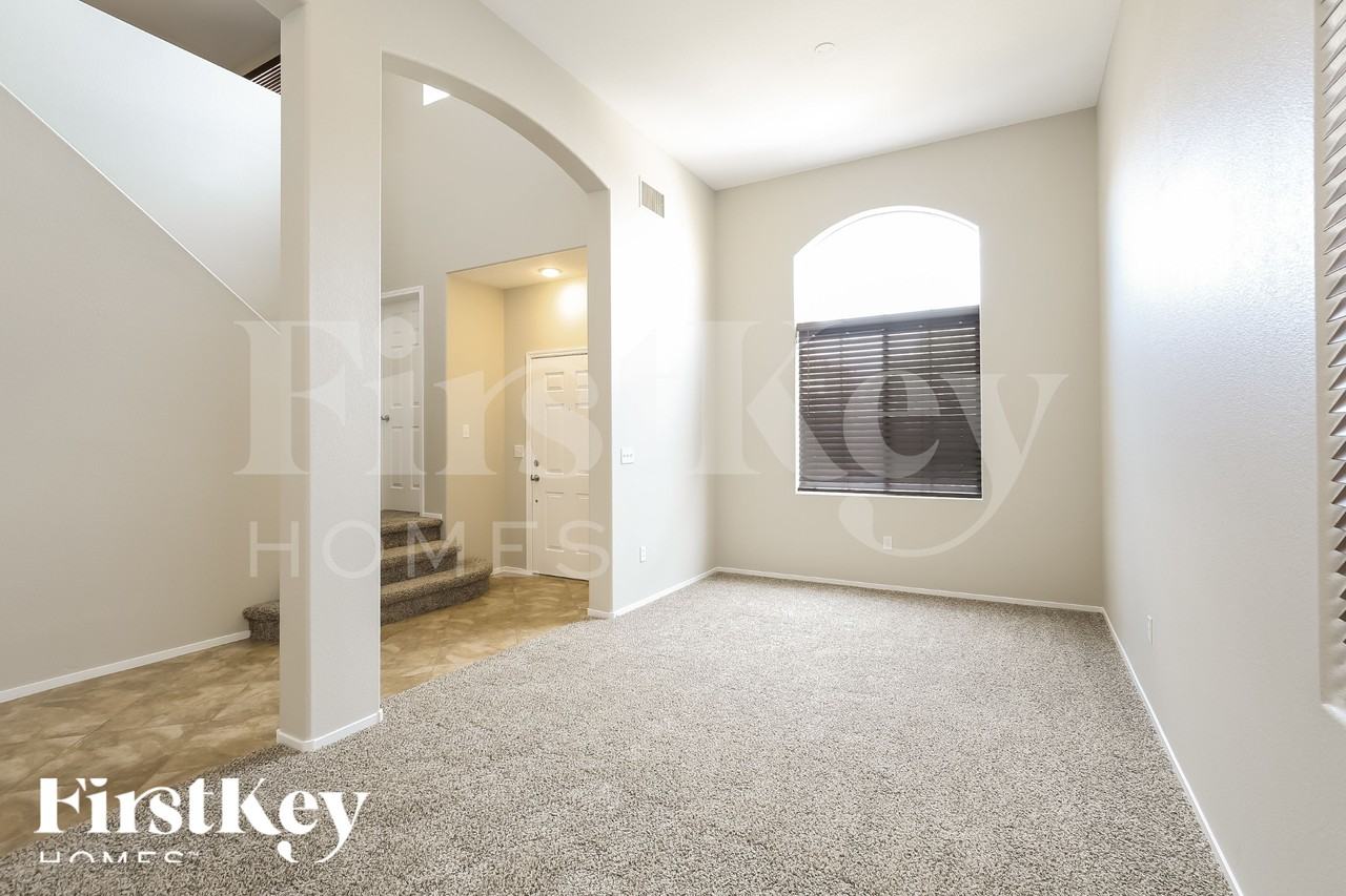 1031 Dawn Valley Dr - Photo 6 of 19