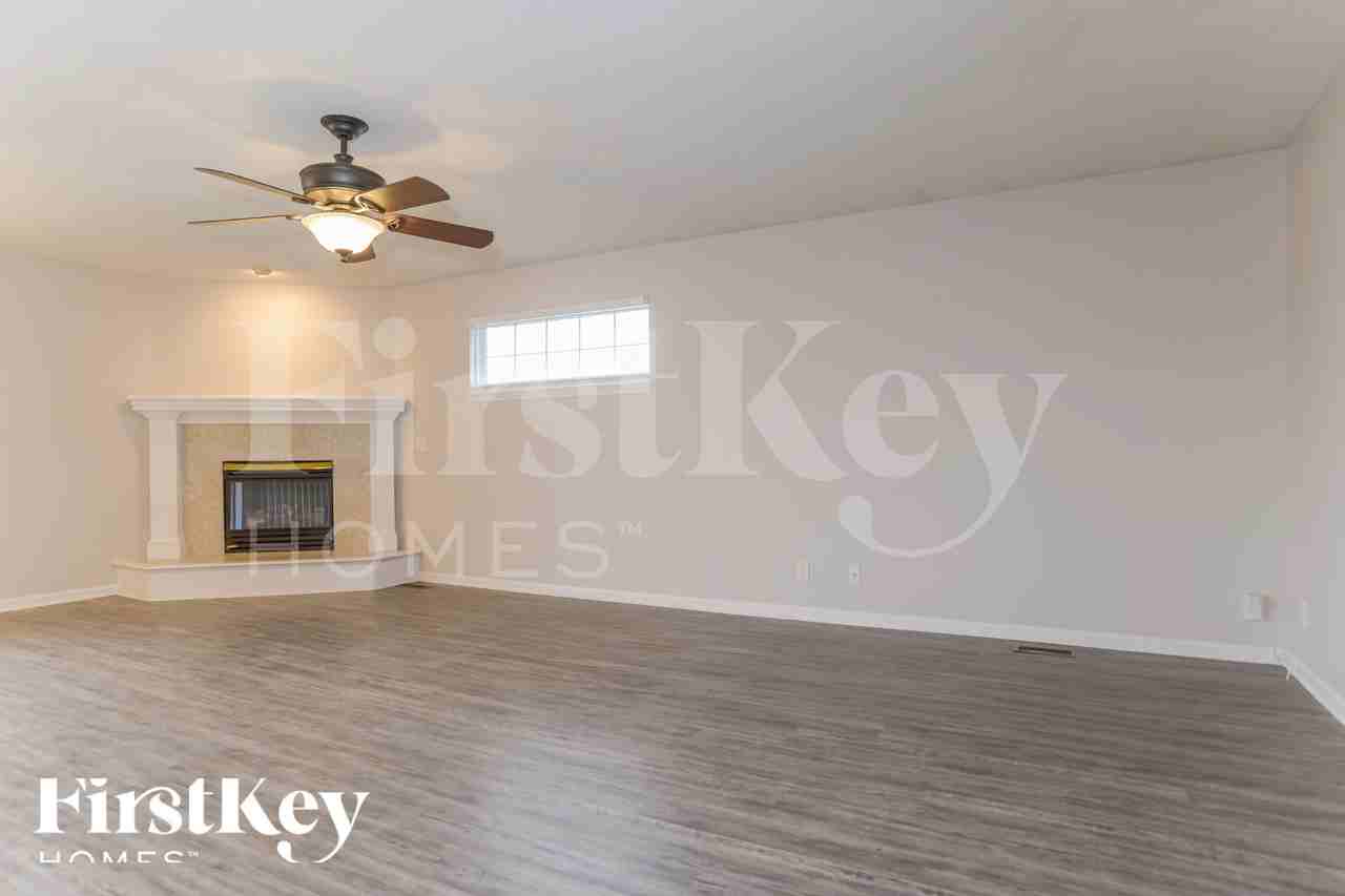 11123 N Lewis Ave - Photo 3 of 18