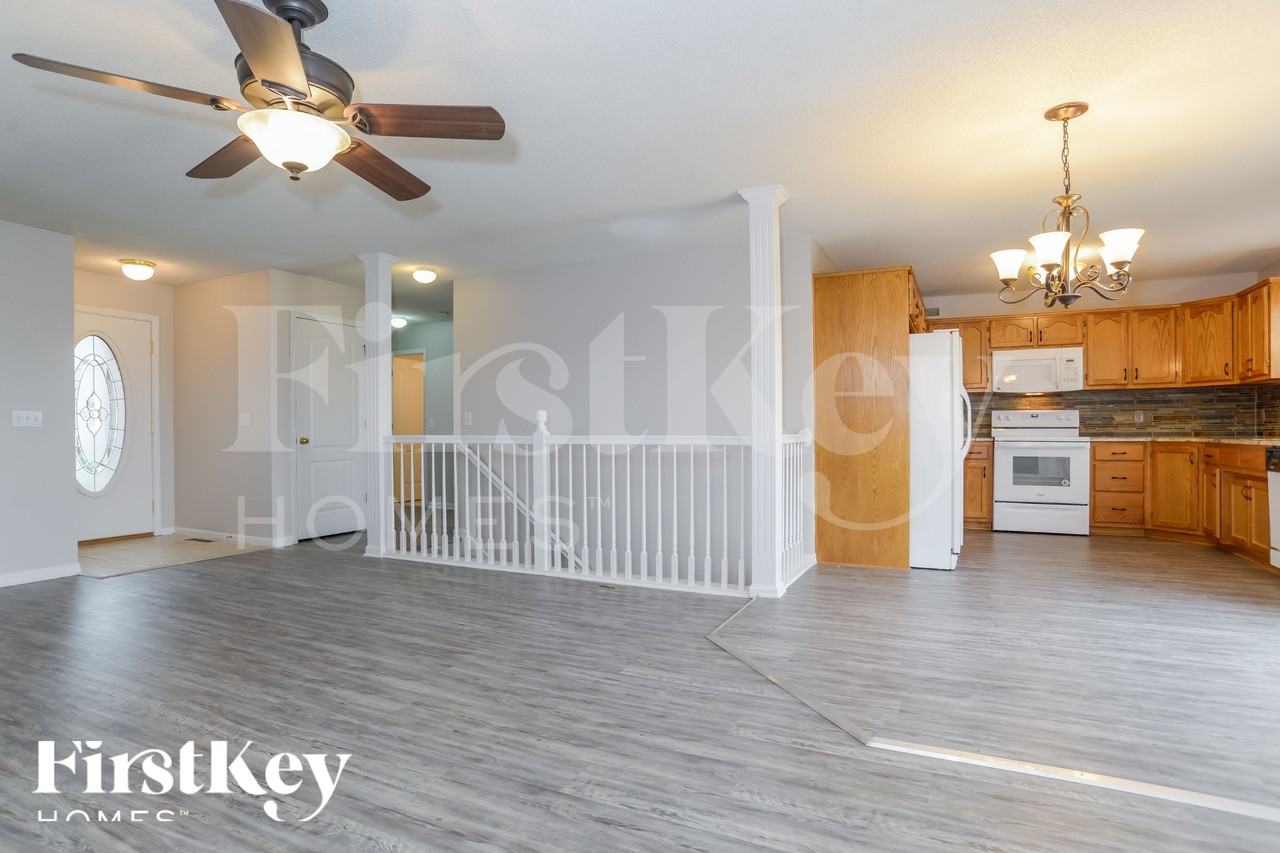 11123 N Lewis Ave - Photo 6 of 18