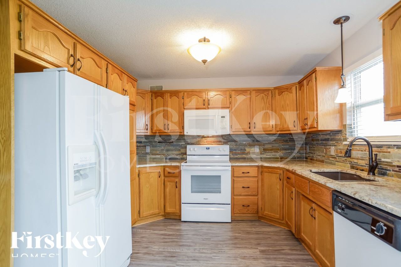 11123 N Lewis Ave - Photo 7 of 18