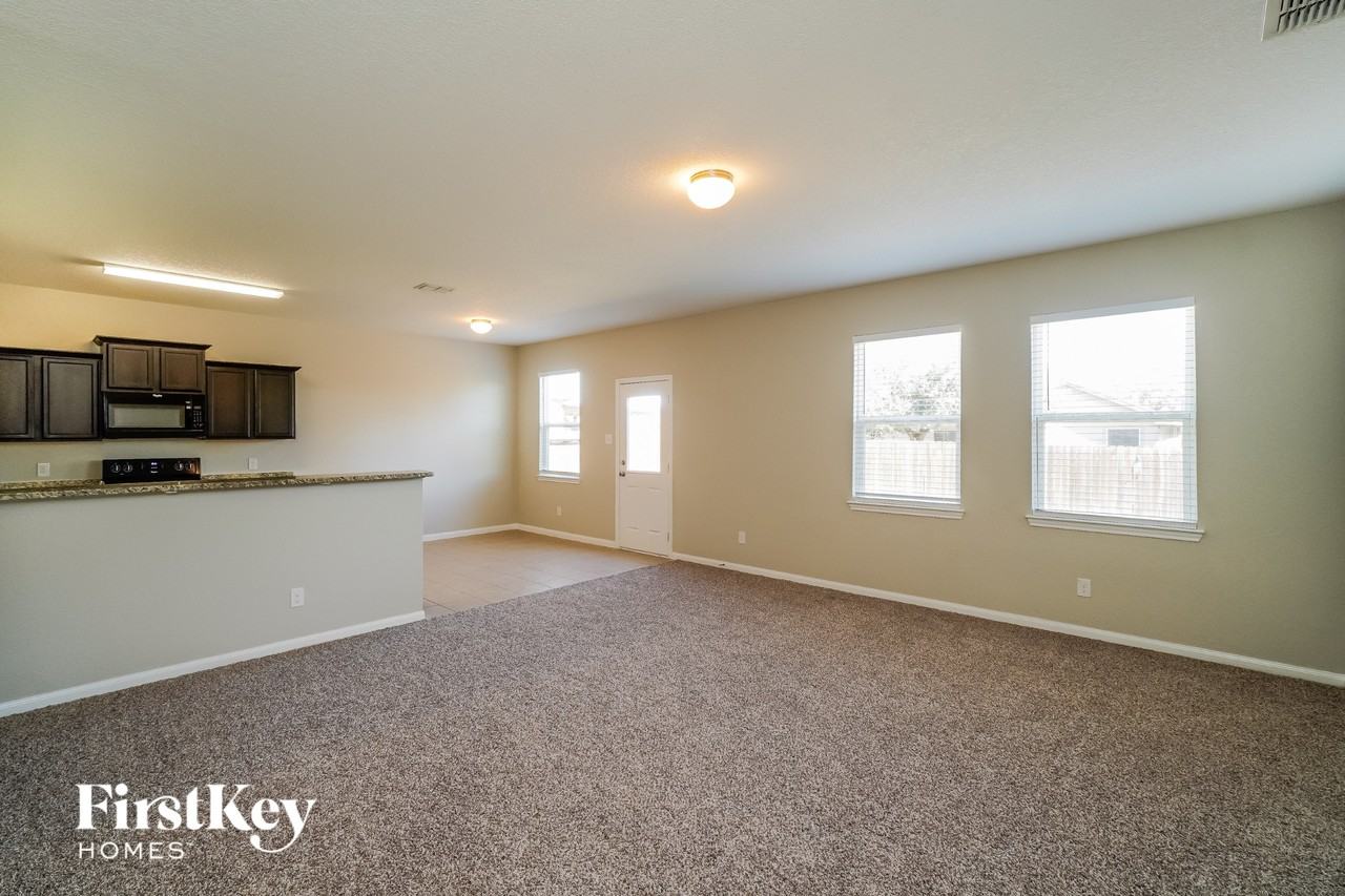 3442 Glacier Lk - Photo 4 of 15