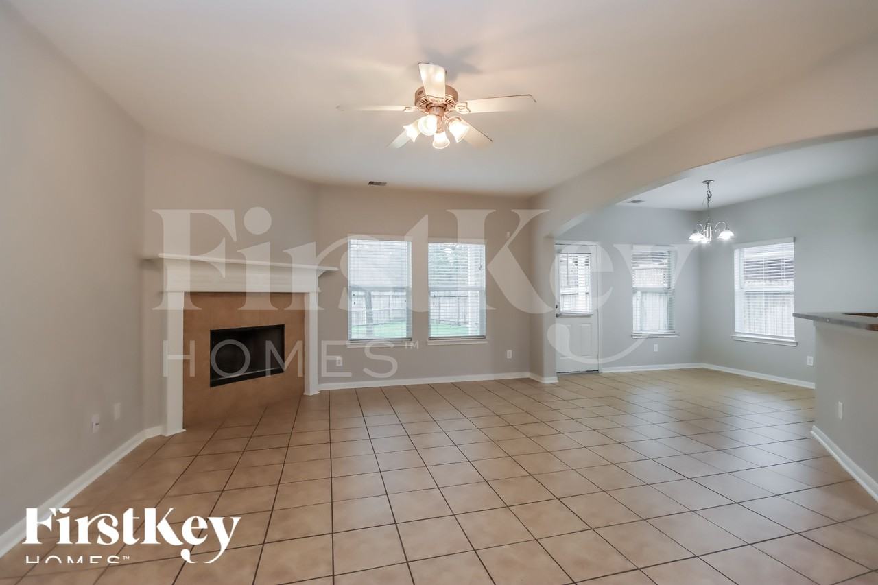 16426 Rudder Dr - Photo 3 of 18