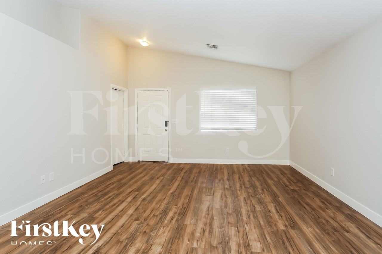 7908 Olympus Ave - Photo 3 of 18