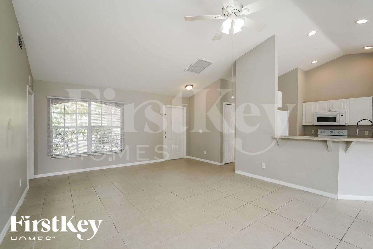 8352 Bahamas Rd - Photo 5 of 19