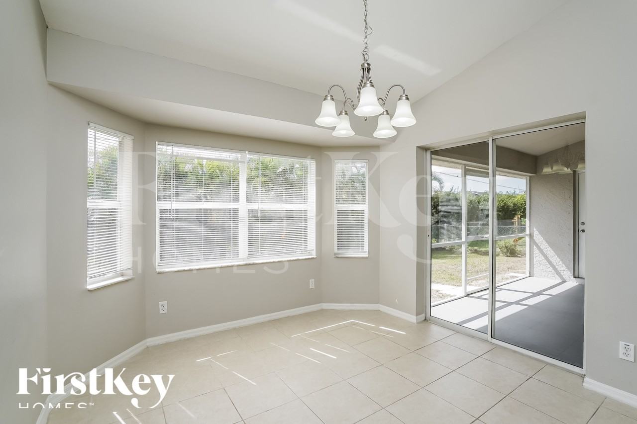 8352 Bahamas Rd - Photo 6 of 19