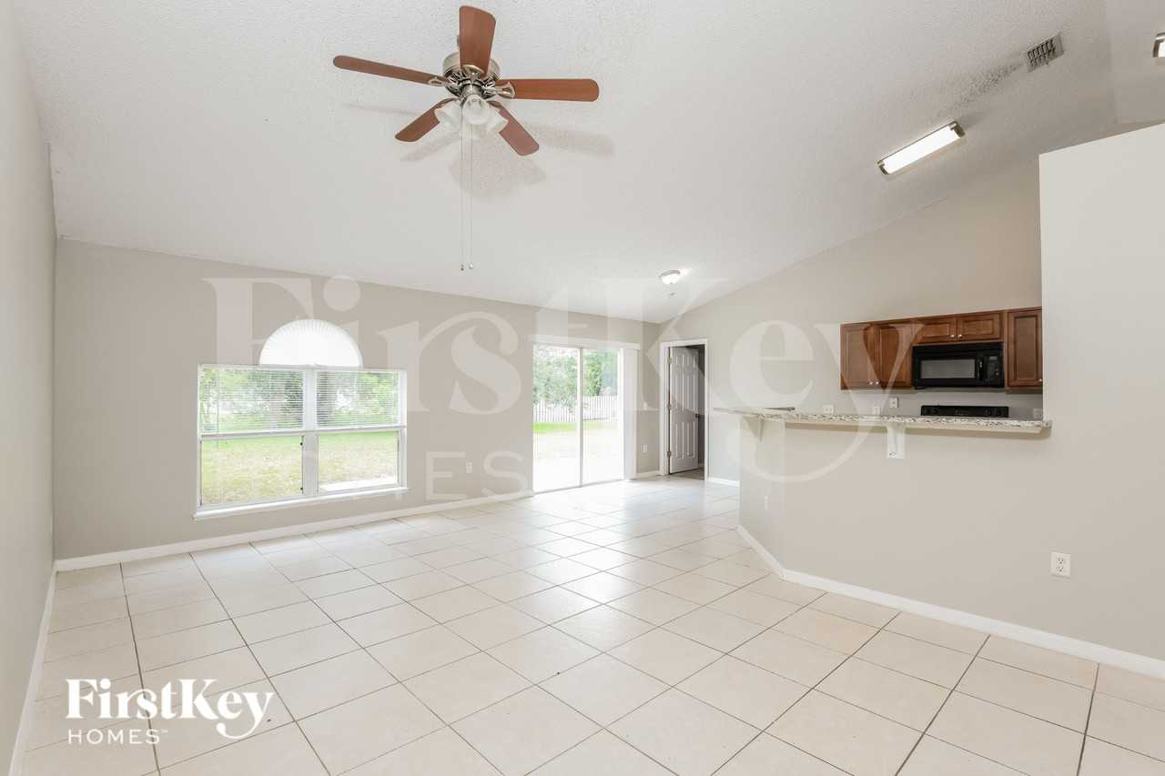 681 Sauders Rd Se - Photo 5 of 19