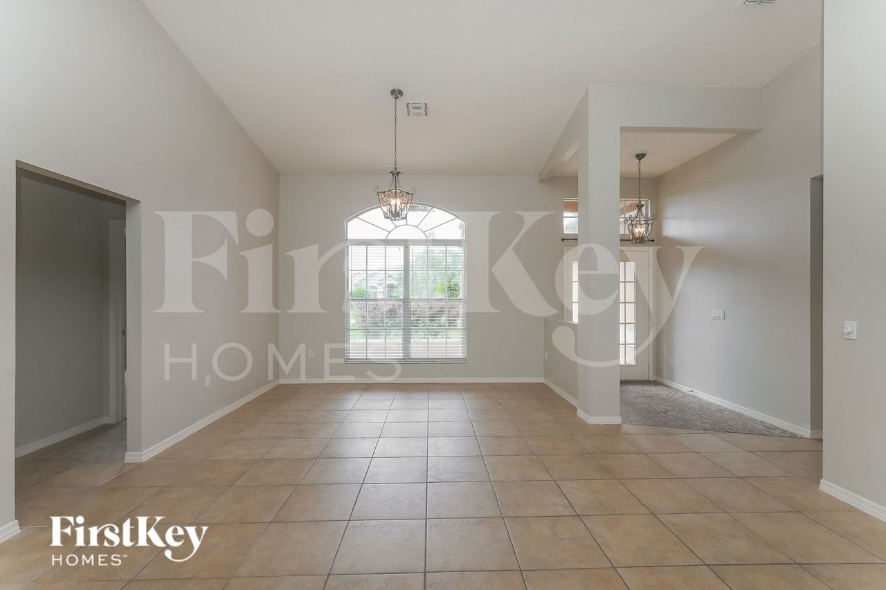 5718 Wedgefield Dr - Photo 2 of 18