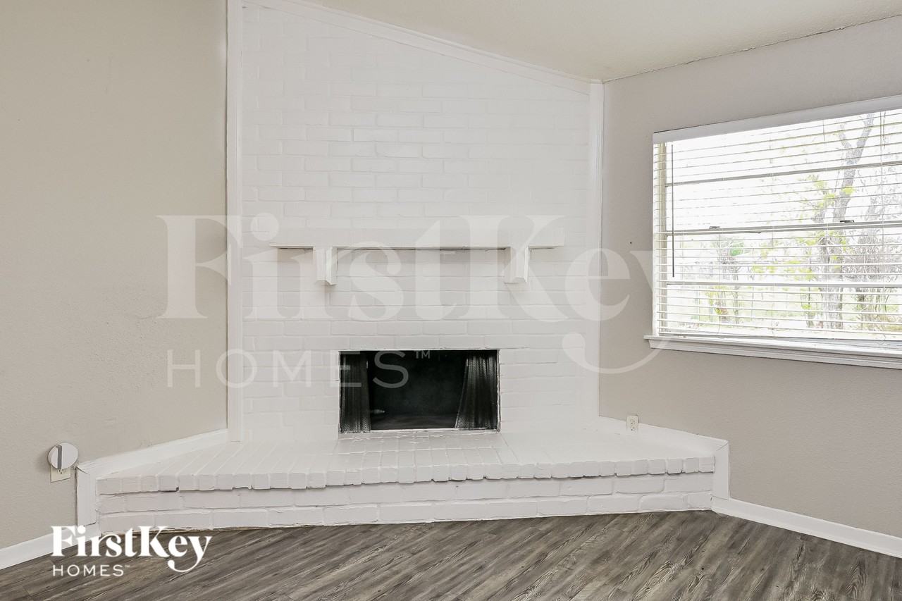 4927 Kilkenny Dr - Photo 5 of 19