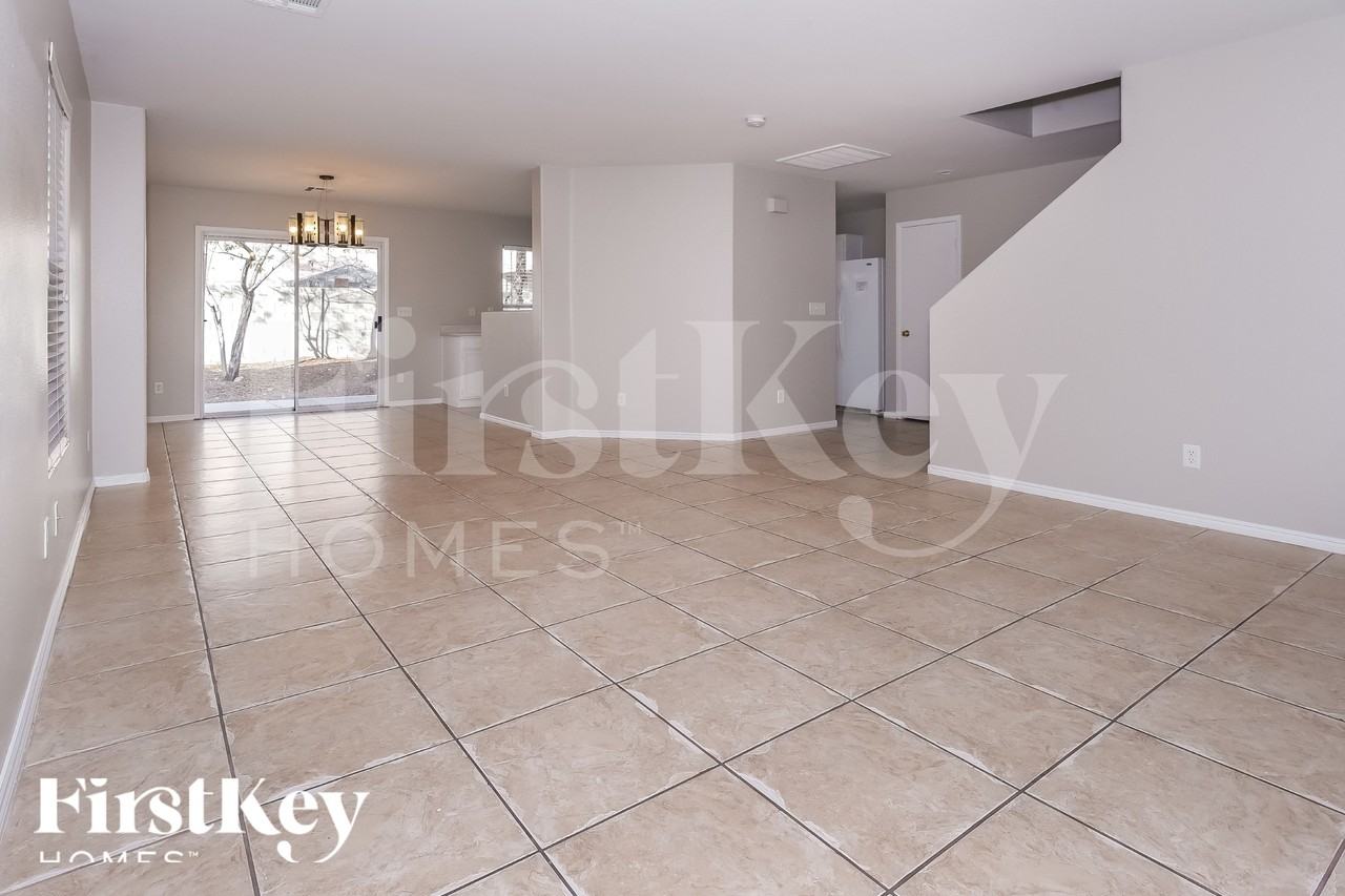 3963 Golden Prairie Ct - Photo 3 of 18