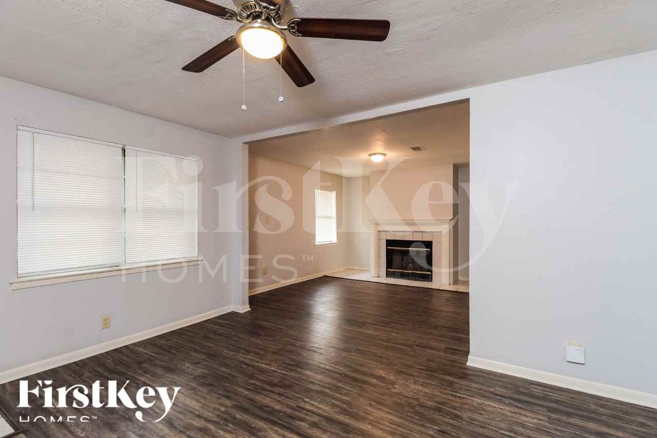 3316 Sunnydale Ln - Photo 4 of 15