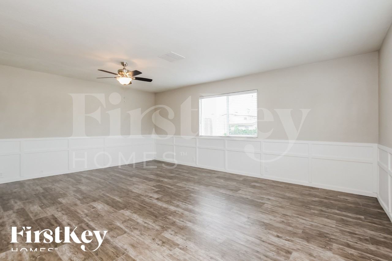 2307 E Everett Dr - Photo 3 of 18