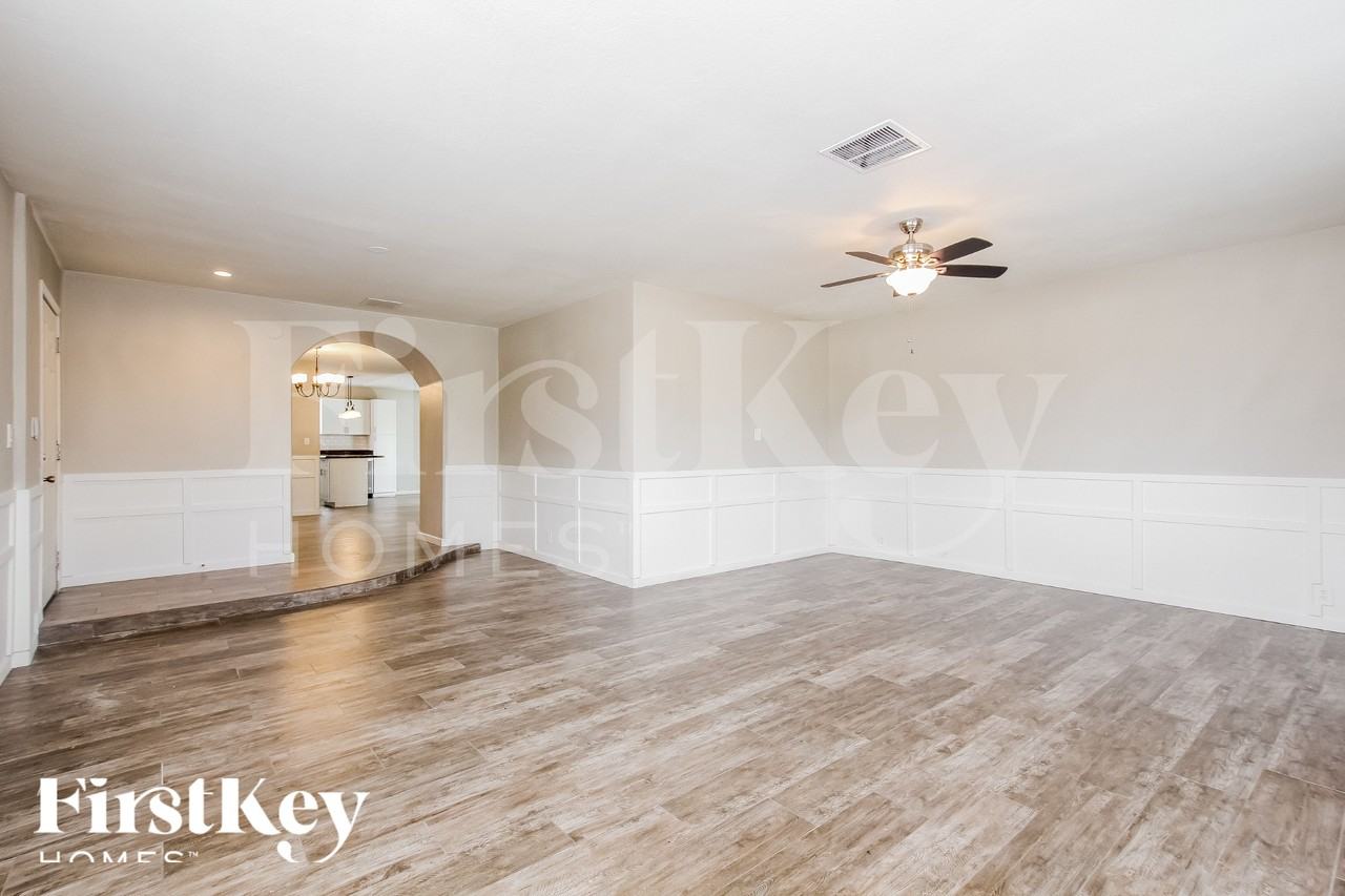 2307 E Everett Dr - Photo 5 of 18