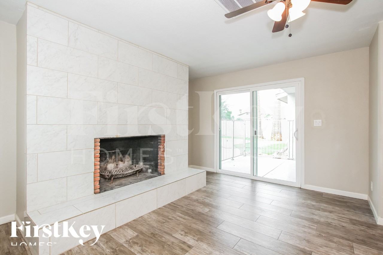 2307 E Everett Dr - Photo 6 of 18