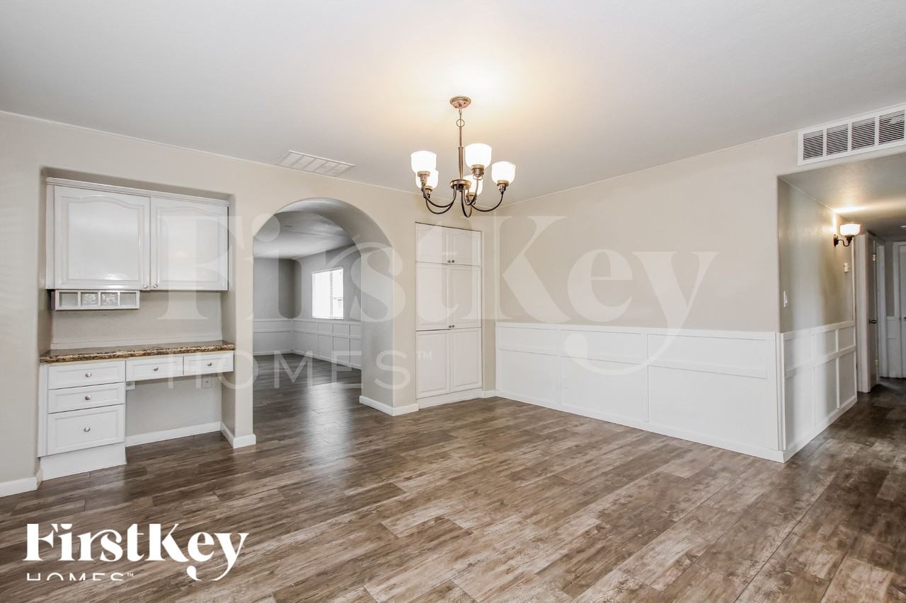 2307 E Everett Dr - Photo 7 of 18