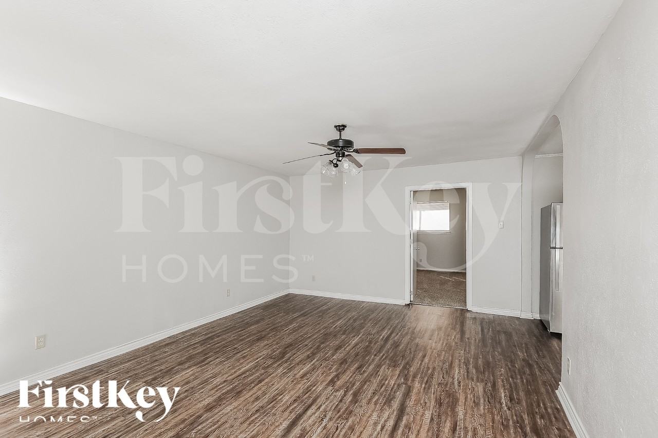 2202 Lockwood Dr - Photo 6 of 18