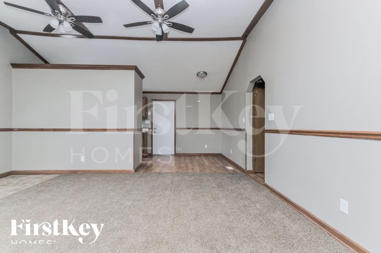 2102 E Edgewood Ave - Photo 4 of 18