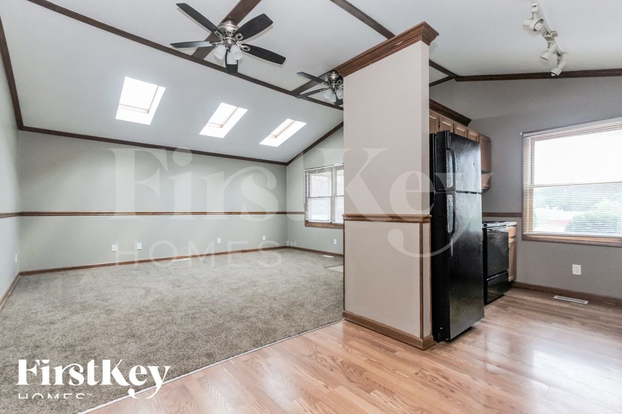 2102 E Edgewood Ave - Photo 5 of 18