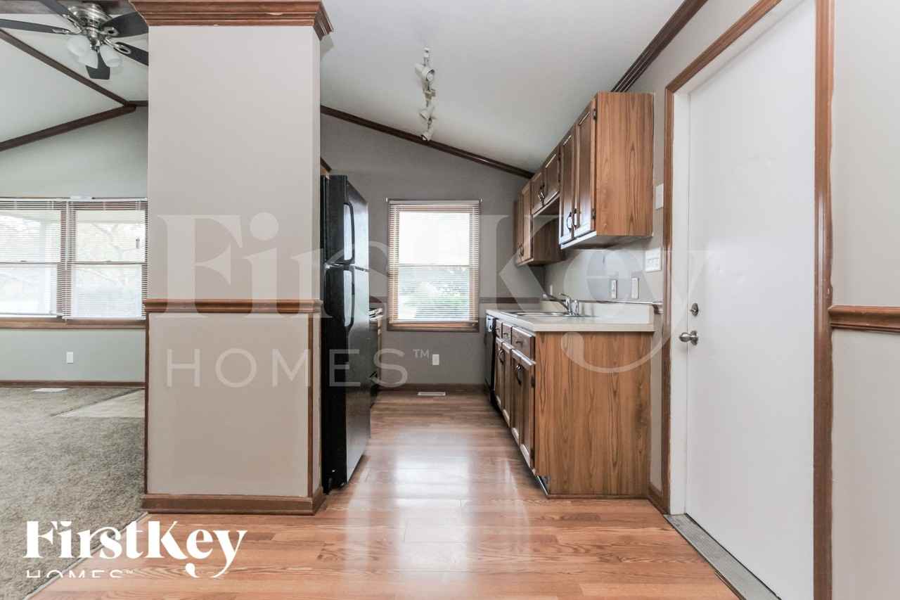 2102 E Edgewood Ave - Photo 7 of 18