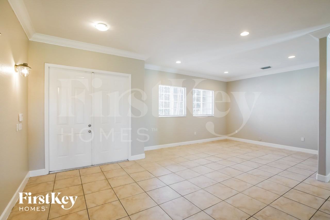 18686 Swavenue - Photo 2 of 19