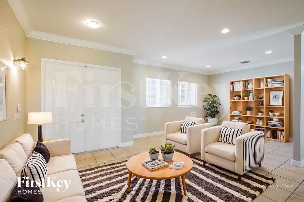 18686 Swavenue - Photo 3 of 19