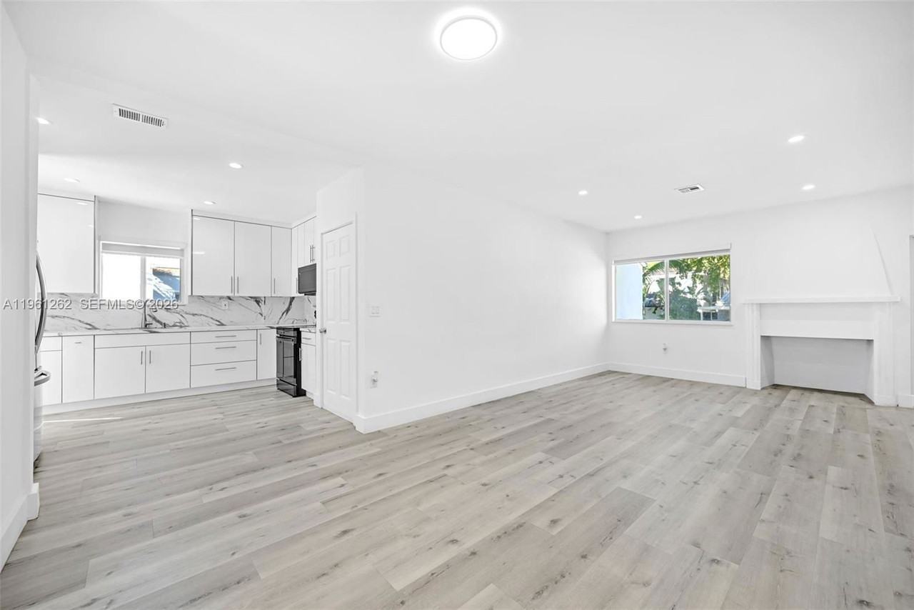 876 Ne 81st St - Photo 7 of 8